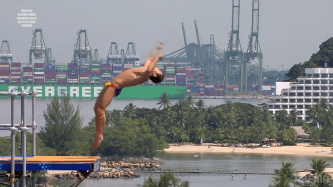 上空27mを舞う肉体美！「一人だけ異次元」空中での華麗なる3回捻り＆4回転に解説者も興奮「素晴らしいです」 4枚目