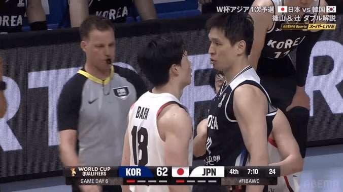 「ふざけるな！」韓国の“危険な押し倒し→逆ギレ”に馬場雄大が激昂！仲間を守る男気に「ホーキンソンのためにありがとう」【バスケ日韓戦】 5枚目