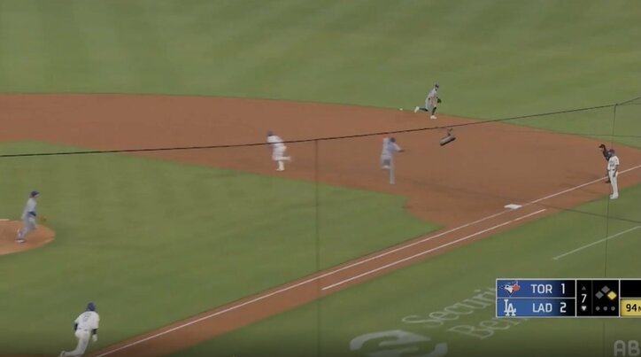 【写真・画像】なんだこれは…？ 大谷翔平、エグい160キロ剛速球を“膝元ズバン”「えげつない」相手打者が手も足もでない“見逃し三振”「ビタビタだな」　1枚目