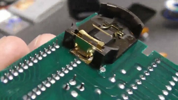 お宝を復活させよう!セーブできなくなったファミコンカセットの電池交換方法解説動画