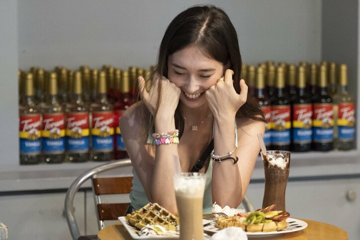 セクシー弁護士、高身長イケメンの口説きに照れまくりの姿が可愛すぎと話題『シャッフルアイランド Season3』#7