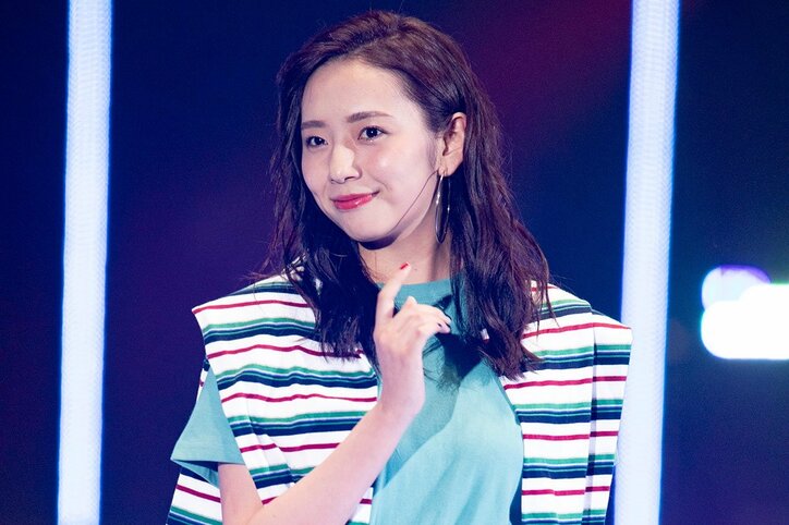 齋藤飛鳥が魅せたステージ先端の甘噛みに大歓声、乃木坂46が『TGC』に登場