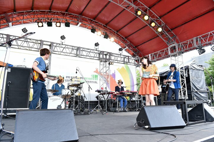 ゲスの極み乙女。、サカナ、THE BAWDIESらにオーディエンス歓喜 ライブ写真とセットリストを公開【メトロック2016 東京開催day1】