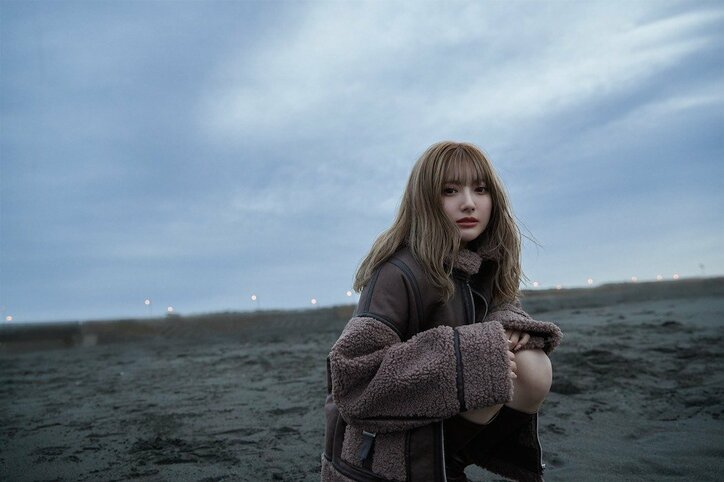 安斉かれん新曲「キミとボクの歌」の新ビジュアルが公開 故郷・神奈川県藤沢市の浜辺で撮影