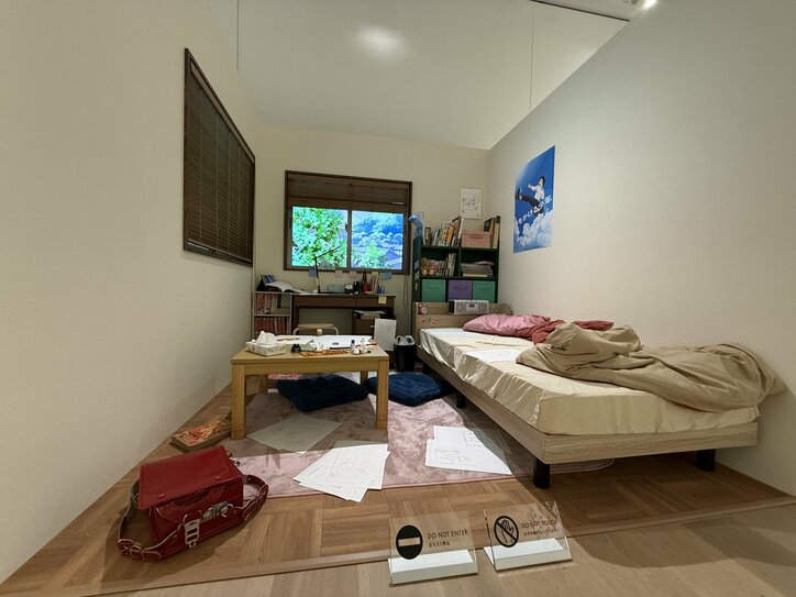 [Photos/Images] Recreating "Fujino’s Room" and "The Kyomoto House Hallway"! A Venue Report on "Look Back Anime Exhibition—Oshiyama Kiyotaka: The Emotions of Lines," Featuring a Massive Collection of Original Key Frames 25th