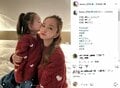 板野友美、愛娘とお揃いコーデでキスショットを披露 「ベビちんが可愛すぎ」「ママ似で美人さん」と反響