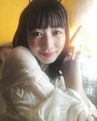 「彼女感、、」「透明感すばらしい！」岡本夏美、爽やかなにっこりオフショットに絶賛の声
