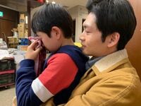 戸田恵梨香、『スカーレット』の親子3ショット公開「かわいい息子さん」「こっちまで泣けちゃう」と反響