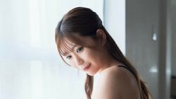 レースクイーン・日南まみ、“大人の余裕”感じさせるグラビア 『FLASH』登場