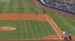 何が起きた？ 大谷翔平の打球に“混乱”「ウソやんw」「どうした」相手野手の動きがおかしくなる「ツイてるなw」