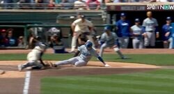 大谷翔平ファンがブチギレ！ 大谷の“爆走走塁”を刺した鬼肩“レーザービーム”がヤバすぎる　捕手への超絶ストライク送球にファン騒然 