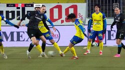 “神トラップ”で一閃！27歳日本代表MFのパスから電光石火のゴール炸裂 「伊藤が拾ったところから」好連携に称賛