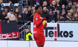 どうした鈴木彩艶…ハンド疑惑の“ドタバタ劇場”に敵ファン大ブーイング！「精神的に苦しんでいる」地元メディアが分析