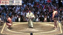 「横綱より目立ってる」「一番いい席に」大の里、初日黒星で館内騒然も…“異様”に目立つ人物の姿 “奇跡の画角”に反響も