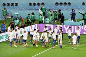 【W杯】日本代表、ベンチスタートの遠藤、酒井、冨安もスパイクを履いてウォーミングアップ実施