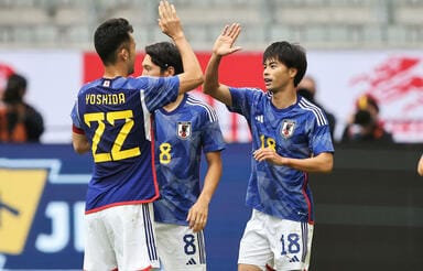 堂安律、鎌田大地、川島永嗣がカタールに到着！ W杯に向けて日本代表