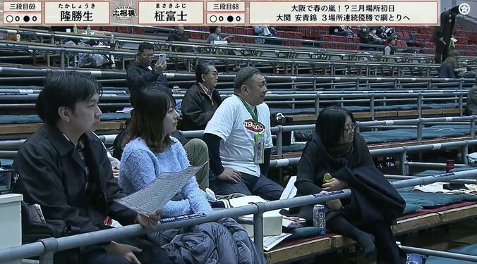 「昼前から鎮座してるw」大相撲中継、カメラが偶然捉えた著名人が話題 升席に正座で声援を送る様子にファン驚き 2枚目