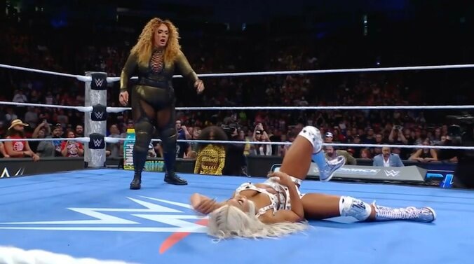 ジェイドを追い込むナイア