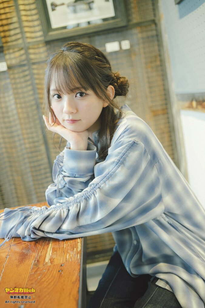 水野舞菜、零れ桜が彩る爽やかな姿 ヤンマガWeb「日曜日のseju」 1枚目