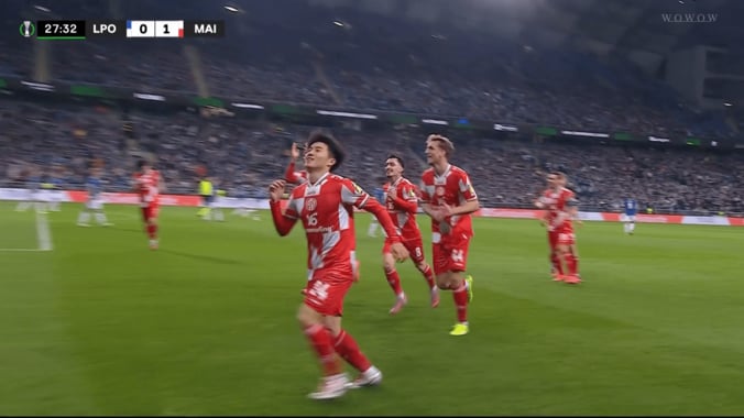 セレブレーションする川﨑颯太