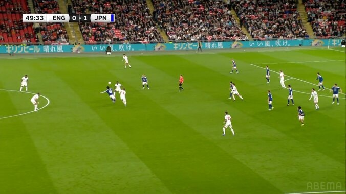 「世界レベルだ」上田綺世の“曲芸トラップ＆ターン”に衝撃！「前向けんのえぐい」神業ポストプレーでイングランド2人を翻弄 5枚目