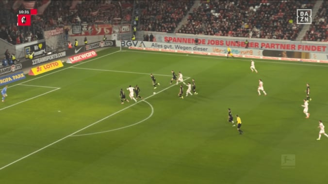 「香川真司みたい」「天才かよ」日本代表MFが“美しすぎるスルーパス”で同点弾アシスト！「まさに芸術」鈴木唯人に絶賛続々 3枚目