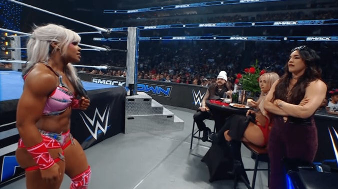 【映像】ムキムキ女子王者、試合中に衝撃“舐めプ”