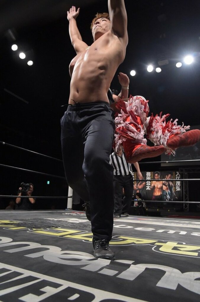 大ヒット映画「カメラを止めるな！」殺法　DDT竹下幸之介、急きょ復帰戦で謎の新技炸裂 2枚目