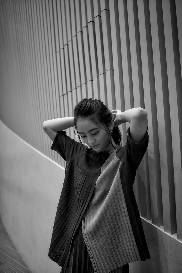 岡田結実、連続ドラマ初主演で妖精役の遠藤憲一と恋人よりも密な距離に　「おじさんのかわいさに癒されます」