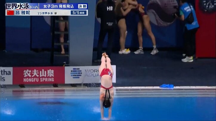 全ては水しぶきを立てないために 飛込で金メダル独占・中国選手の極限まで細めた体 肩幅すら縮める神技
