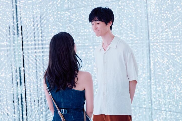 コミュ力爆発の美人モデル・なな、年上女性の魅力で初回から男子たちを虜に『オオカミちゃんとオオカミくん』第1話