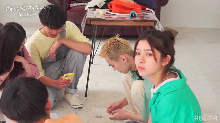 年上美女モデル・なながモテすぎる！まさかのひびきからも恋の矢印が！？他の女子はソワソワ…『オオカミちゃんとオオカミくん』第2話