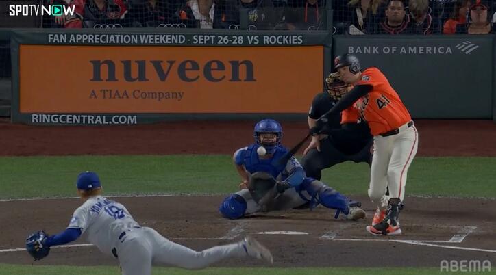 【写真・画像】山本由伸、“33センチ変化”大きく曲がる魔球カーブに「キレッキレすぎる」「エグイな」 相手打者も手が出ない…衝撃の一球　1枚目