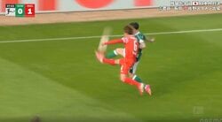 「エグすぎん？」鉄人・佐野海舟、一瞬で潰す“爆速タックル”「加速ヤバい」驚異の危機察知能力→ボール奪取でカウンター阻止