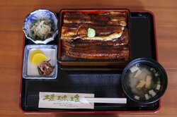 大田対局は“勝負めし”も名物対決に！藤井聡太王将は「大あなご重」、羽生善治九段は「そば三昧」／将棋・王将戦七番勝負