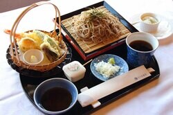 藤井聡太王将、菅井竜也八段ともに「手打ちそば」注文 勝負メシは“温・冷”それぞれのチョイスに／将棋・王将戦七番勝負第1局