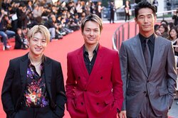 佐野玲於、今市隆二、小林直己ら、レッドカーペット登場にファン歓喜！