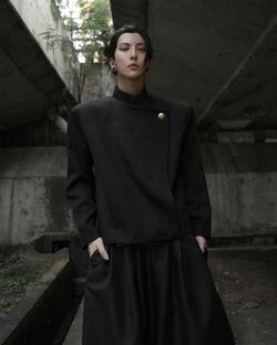 高専時代の夏油傑を完全再現！フォロワー170万人超コスプレイヤー・八犬の「呪術廻戦」新作コスプレに絶賛の嵐