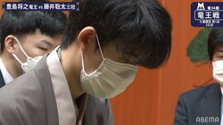 藤井聡太三冠、最年少四冠へ白星スタート 苦しい中盤耐え、豊島将之竜王に逆転勝利／将棋・竜王戦七番勝負
