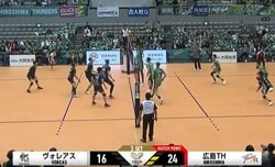 男子バレーで衝撃プレー、味方も“ドン引き” 1ミリもジャンプしない「スタンディングブロック」にアリーナどよめき