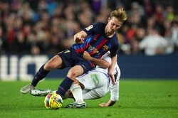 バルサ、MFデ・ヨングのハムストリング負傷を発表…今季5度目のクラシコ欠場か