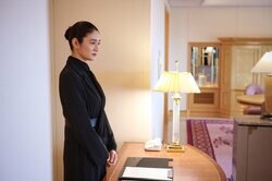 年間授業料は3000万！不気味で冷徹な家庭教師・小雪、教え子の親の自殺にも無表情…異彩放つキャラに「怖すぎる」「想像以上にハマり役」ドラマ『スカイキャッスル』