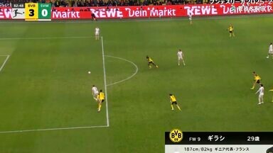 何してんだよ！ ゴール前で酷すぎる“痛恨ミス”の瞬間「嫌がらせ？」ブレーメンDFの“お粗末プレー”にファン怒り「長田がかわいそう」