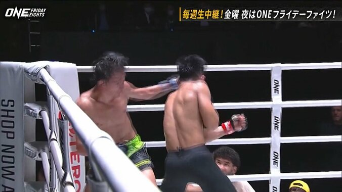 レフェリー“激おこ”直後の衝撃KO 「怒られたからやってやったよ」勝利者インタビューにツッコミ殺到 1枚目