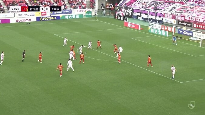 香川真司、「ドエロいパス」で決定機演出「完全にヤラレタ」シュートに見せかけて相手の裏をかく圧巻のラストパス！ 3枚目