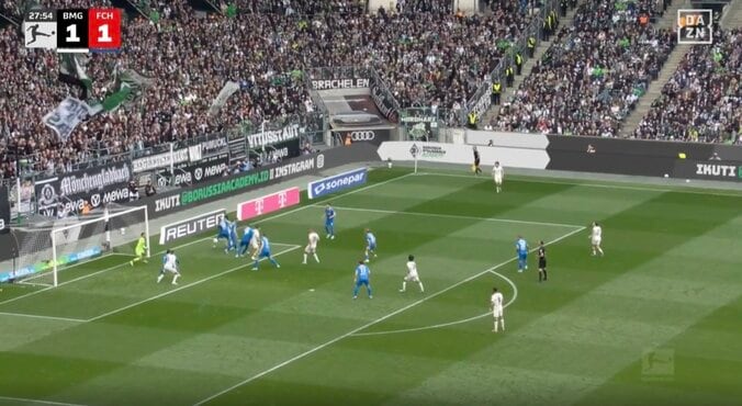 「エグすぎん？」町野修斗、美しすぎる“超ロングスロー”炸裂「飛びすぎやろ」「すげえな」相手DFが混乱→驚異のボール軌道…スタジアム騒然 5枚目