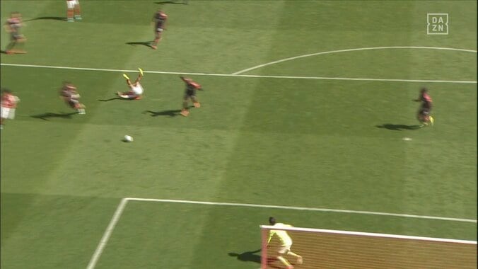 「PKやろ？」中村敬斗、疑惑のノーファウル判定に批判の声 昇格争う中カウンター浴び痛恨ドロー「思いっきり倒されてる」選手ら猛抗議 4枚目