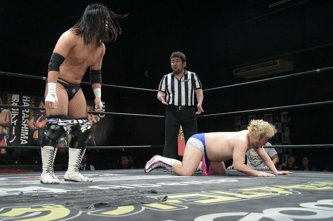 「この世から消し去りたい」「もう終わってんだから出てくんなよ」“カリスマ”佐々木大輔、男色ディーノを挑発！ 2枚目