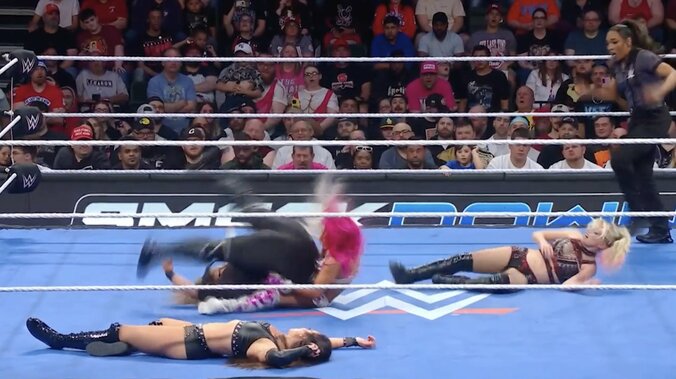 【映像】100キロ超え女子レスラーが“高速一回転”