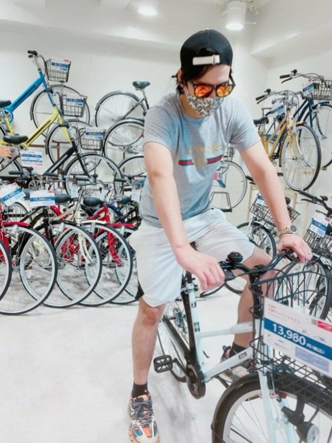 アレク、妻・川崎希に“50万円”の自転車を所望「すぐ盗まれるでしょ」 1枚目